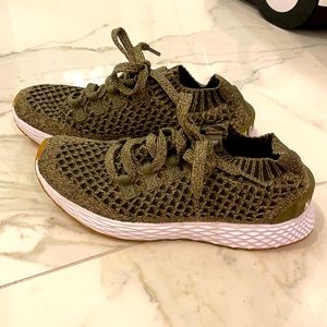 Nobull knit runner in green W8 or M6.5